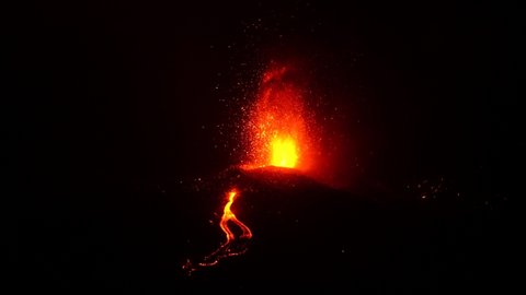 Video of the spectacular eruption of a volcano on the island of La Palma