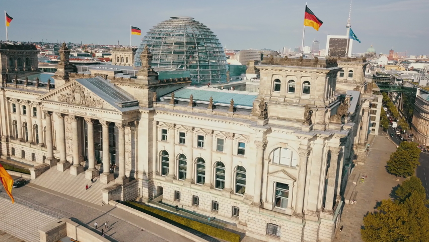 Aerial footage of bundestag, reichstag in Berlin. Approach to the dome  Royalty-Free Stock Footage #1091498761