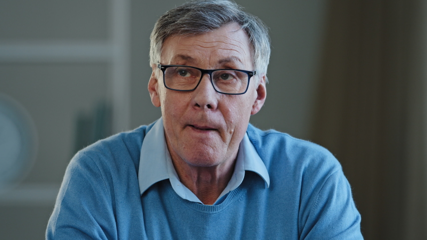 Portrait indoor in office home old thoughtful pensive confused senior man feel worried think memory problem take off glasses forgotten information, elderly old teacher look away anxious about trouble Royalty-Free Stock Footage #1091573171