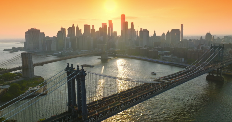 Crazy traffic on Manhattan bridge at sunset. Stunning New York skyscrapers at the backdrop of pink sky and bright setting sun. Royalty-Free Stock Footage #1091683041