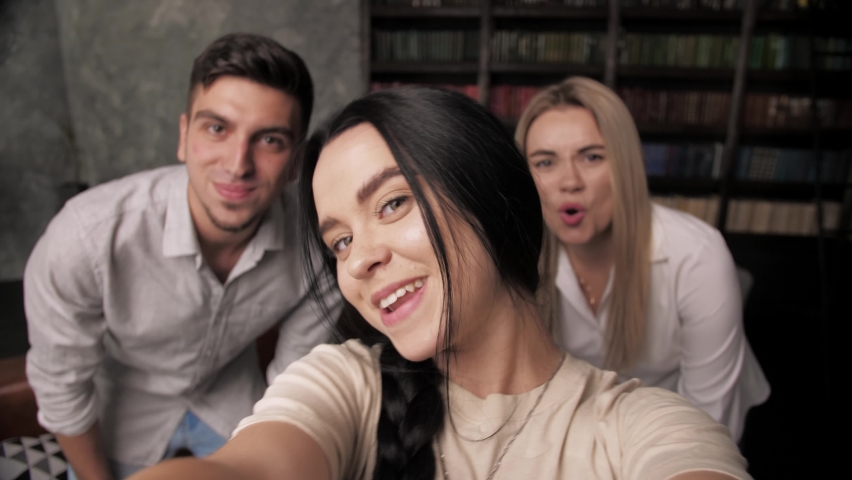 рисунок a few friends. Small quotes. The fewer friends quotes. Less drama. A few a little.