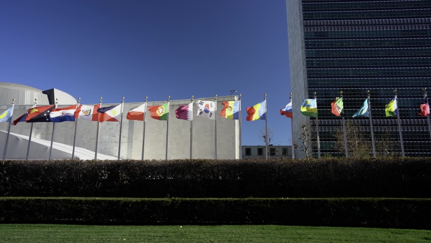 New York City, USA - 24. November 2021: United Nations Building with flags from different countries flying in the wind