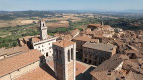 Montepulciano, Tuscany - Aerial back travelling - Drone Air 2S