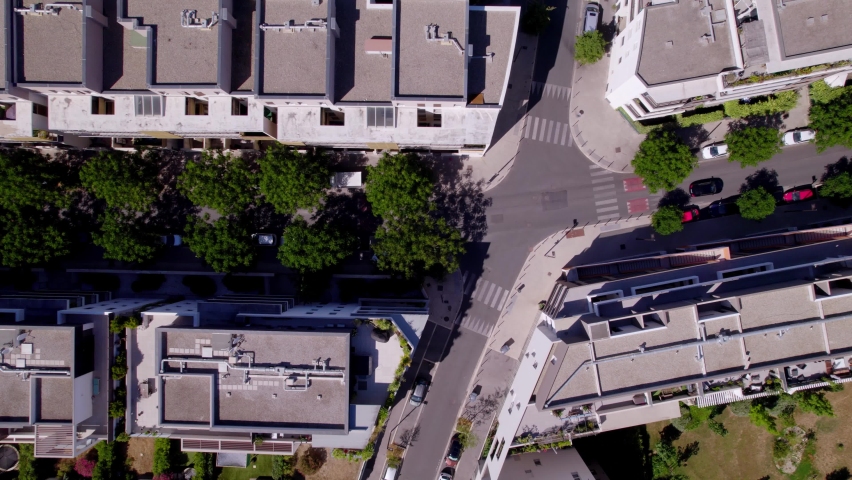 Birds eye perspective of the streets and apartments in Montpellier.