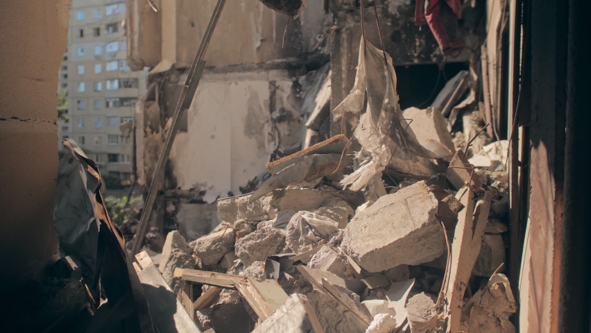 War destroy ruin sun civil peole school fire bomb rocket city Ukraine