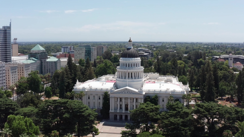 Close-up panning aerial shot of the California State Capitol in Sacramento at daytime. 4K Royalty-Free Stock Footage #1092700045