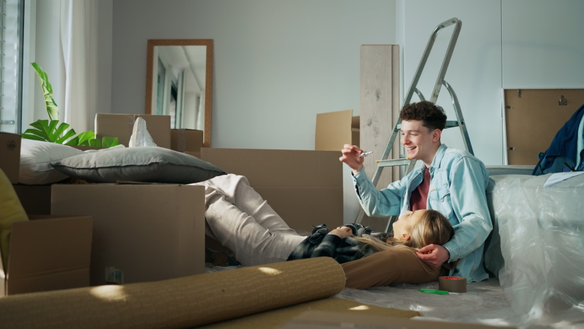 Cheerful young couple in their new apartment. Conception of moving. Royalty-Free Stock Footage #1092875957