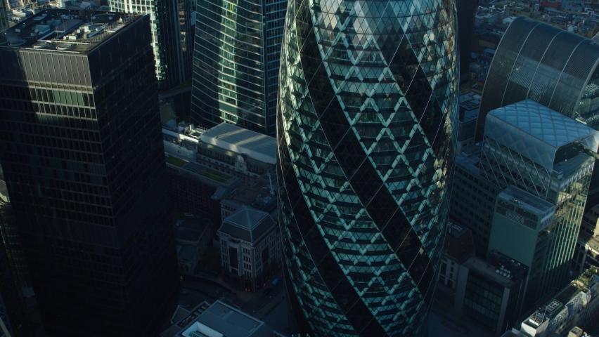 London skyline in the early morning, featuring the gherkin and london skyline Royalty-Free Stock Footage #1092983289