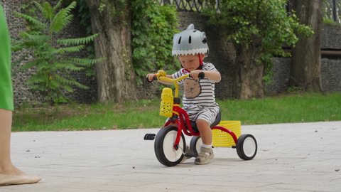 how to teach a child to ride a tricycle