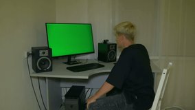 Guy is very happy with what is shown on the computer screen. Chromakey on computer screen.

Video with a chroma key on the screen to insert any video or image.