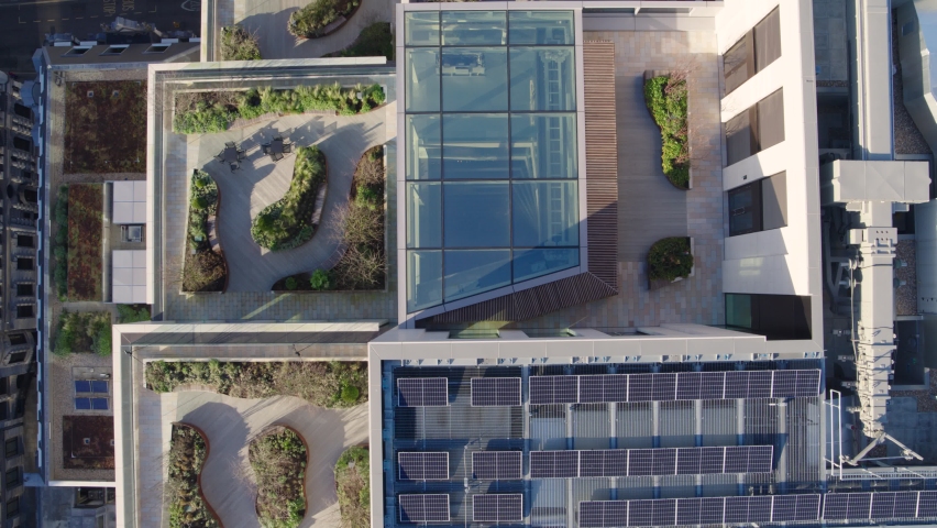 Rising Birdseye view shot of the garden rooftops of a central London skyscraper on a warm sunny day. Royalty-Free Stock Footage #1093495467