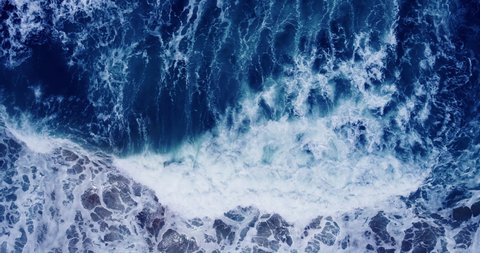 Drone view video of big power dark ocean waves with blue ocean. Aerial top-view footage of fabulous sea tide on a stormy day. Drone filming breaking surf with foam in Andaman sea. 4K 4096x2160p 스톡 비디오