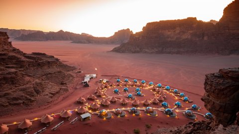 Timelapse Glamping with bubble domes in Wadi Rum, Jordan. Stockvideo