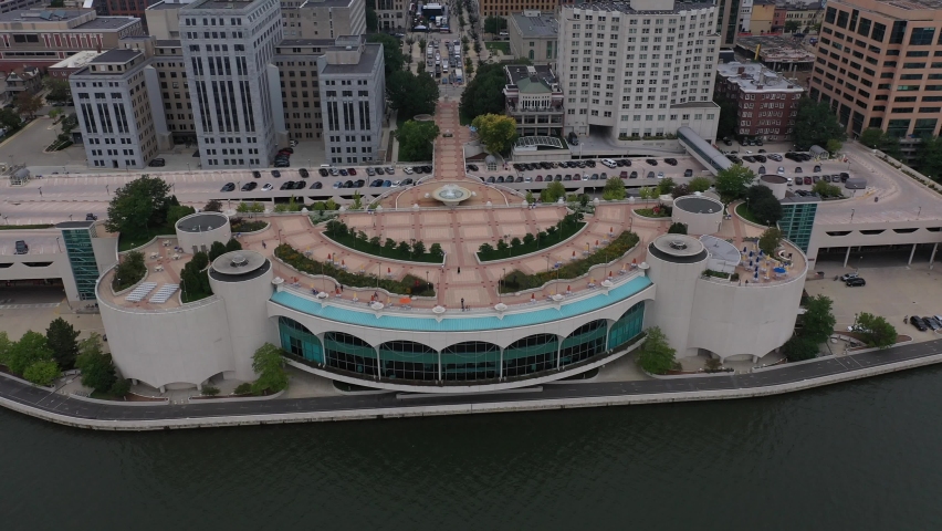 Madison Wisconsin coming in from water Aerial 4K