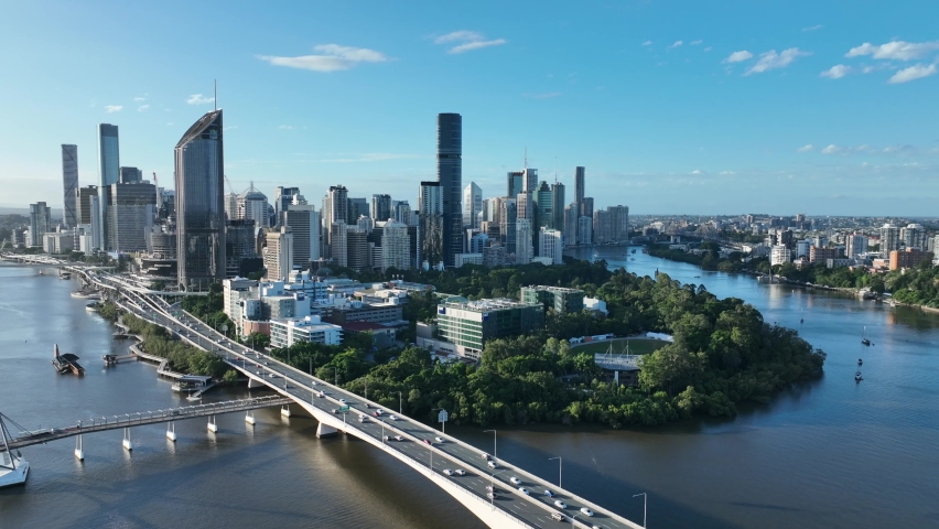 Aerial footage of Brisbane CBD with Expressway Motorway, Captain Cook Bridge in shot, Brisbane CBD with Botanical Gardens and Queensland University of Technology (QUT) in shot. Royalty-Free Stock Footage #1094403753