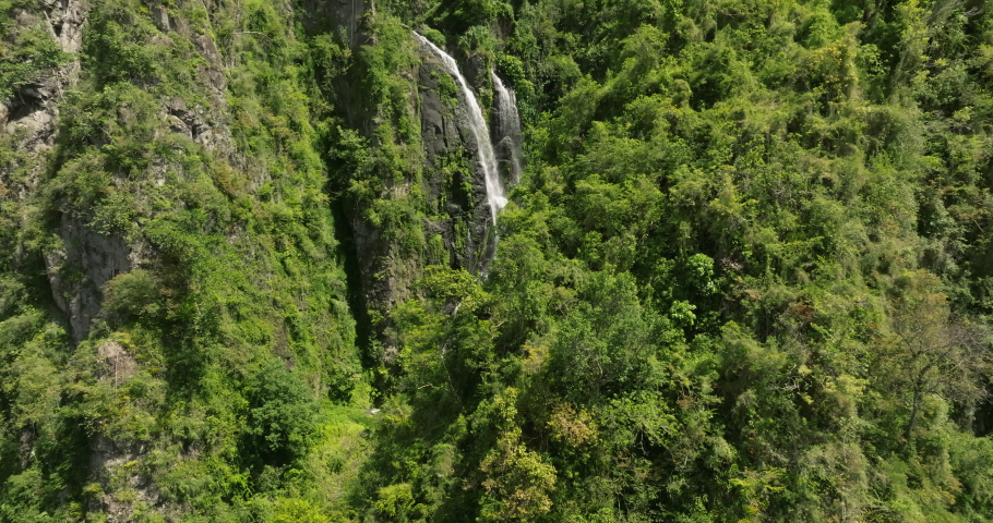 Waterfall reveal at Cañón San Cristóbal Puerto Rico river on a Sunny day