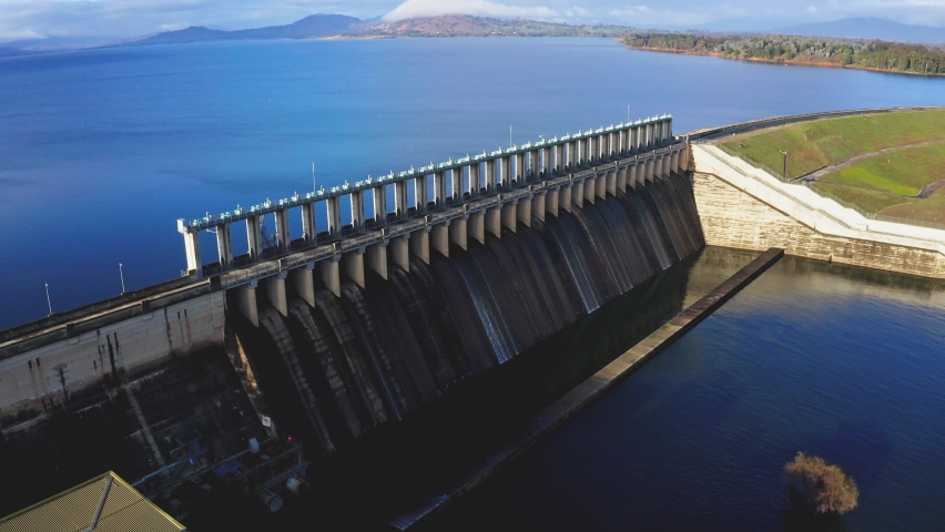 Hume Weir Dam heading West to East while rotating around wall looking down during sunrise.