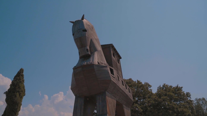 Horse statue that Odysseus used to cross the Trojan walls