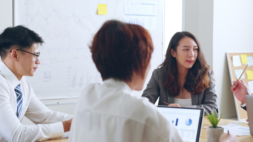 Group of Asian business people brainstorm meeting on project and share idea to colleague during meeting at office Royalty-Free Stock Footage #1095194935