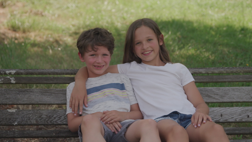 Старшая сестра старший брат целует. Tickle time. Portrait of older sister spending time with younger brother. Целует сестру. Older sister and her.