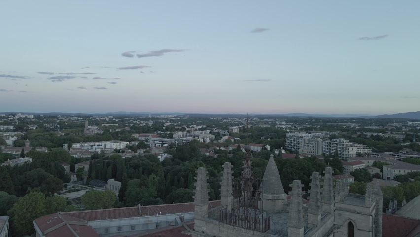Beautiful Aerial video of St. Pierre Cathedral Montpellier, Faculty of Medicine, rooftop sunrise
Input : Color space : Rec709 - Gamma: DJI D-Log