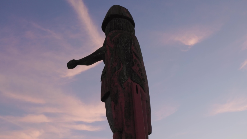 Totem pole at Ambleside beach in West Vancouver. 4K 24FPS