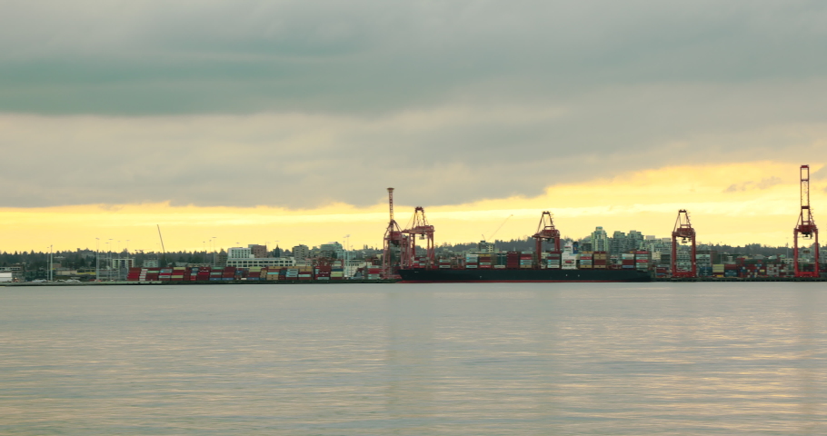 Timelapse across Vancouver skyline with boats passing by
