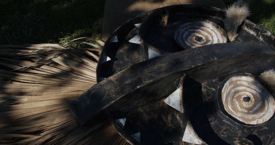 Peruvian wooden mask, outdoor pan