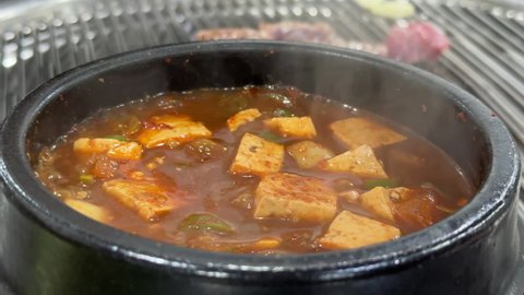 Doenjang stew for free at Korean pork restaurants Adlı Stok Video