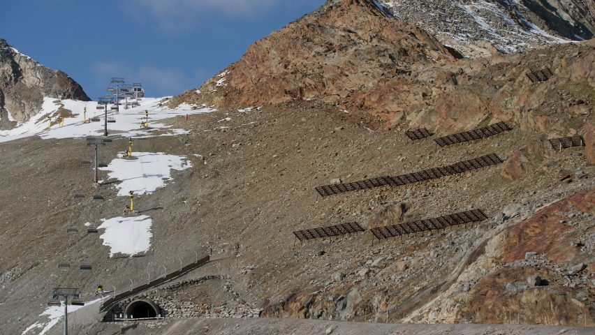 Sölden Tiefenbachferner ski area lift system Seiterkarbahn and Tiefenbach Tunnel as well as Rosi Mittermaier Tunnel in the sunshine autumn 10.2022