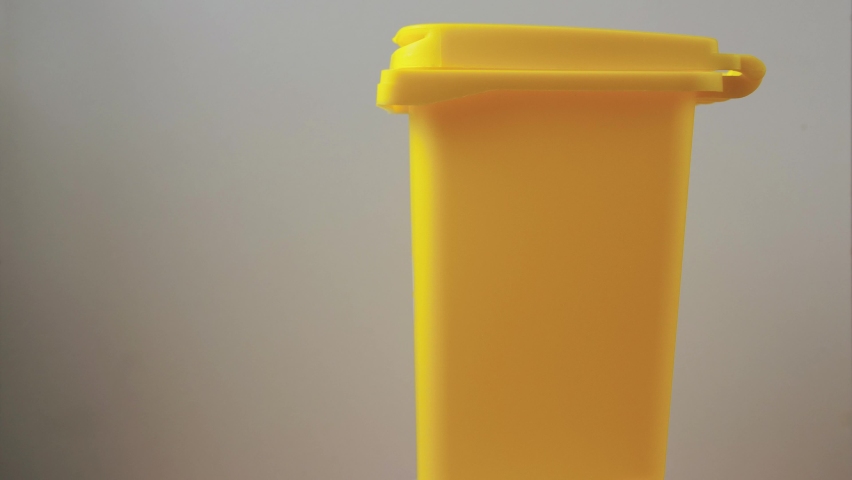 Yellow plastic dumpster with recycling symbol rotating on a white background. Concept of sorting and deep processing of waste Royalty-Free Stock Footage #1096871455