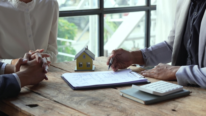 House model with agent and customer discussing for contract to buy, get insurance or loan real estate or property. Royalty-Free Stock Footage #1096887265