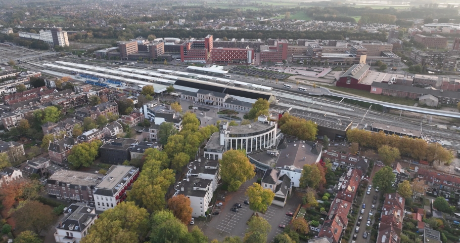 Zwolle railway station city of Zwolle in Overijssel. important rail transfer hub . Railway lines from Kampen, Enschede, Deventer, Emmen, Amersfoort, Meppel, Groningen, Leeuwarden and Lelystad.