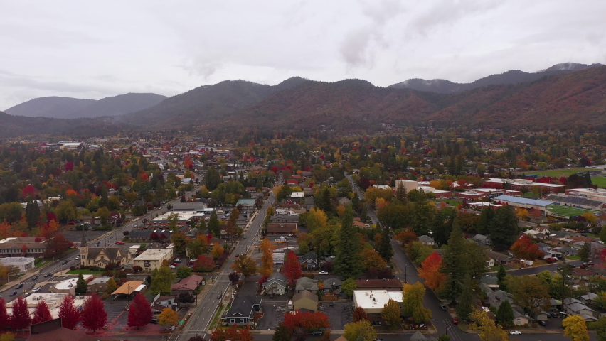 Fall colors in city of Grants Pass, Oregon, USA.
