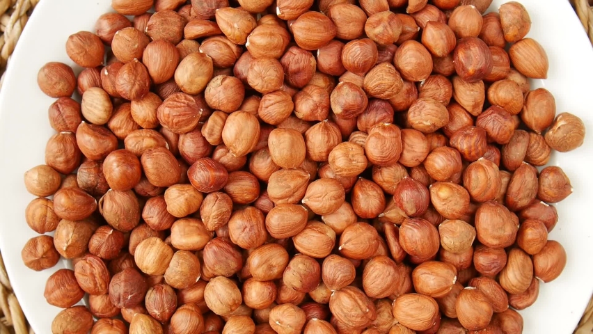Peeled hazelnuts on a plate.
