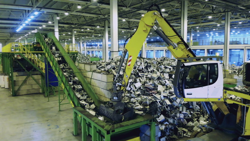 Mechanical equipment in a junkyard unit with garbage