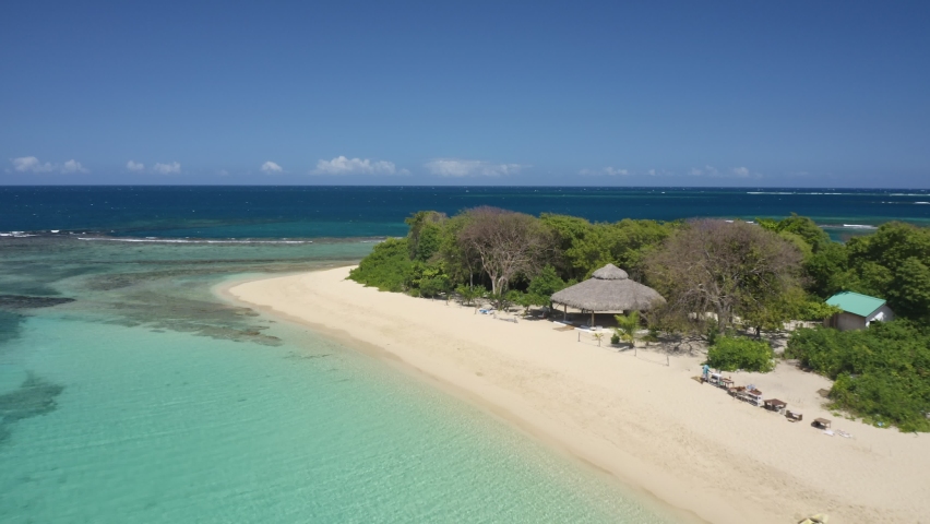 Île-à-Rat is a tiny island west of Cap-Haïtien. Little paradise, microcosm of what makes Haiti the greatest little country in the Caribbean, white sand beaches, shady palm trees, warm turquoise water