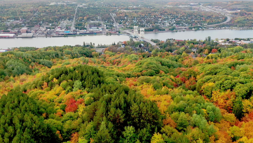 The bridge that connects the main part of the Upper Peninsula to the keweenaw peninsula