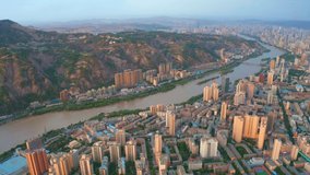 The Yellow River passes through the city of Lanzhou, Gansu, China, so many bridges were built in Lanzhou, making summer more beautiful