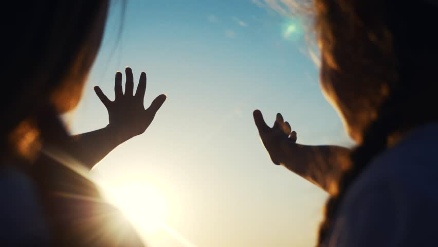 hands in the sun. mom and daughter hands reach out to the sun silhouette sunlight. happy family kid dream concept. mom and sunset daughter dream of god religion concept Royalty-Free Stock Footage #1098230927