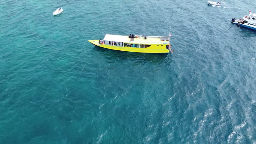 Taka Makassar, Paradise for Underwater Nature Tourism Lovers in Labuan Bajo | This island is known as a small island that is uninhabited and is part of the province of East Nusa Tenggara