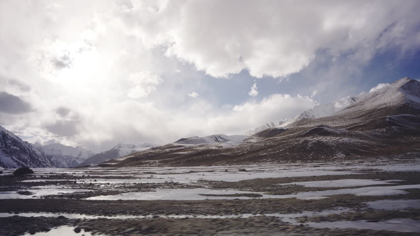 Pakistan-China border crossing at Khunjerab
