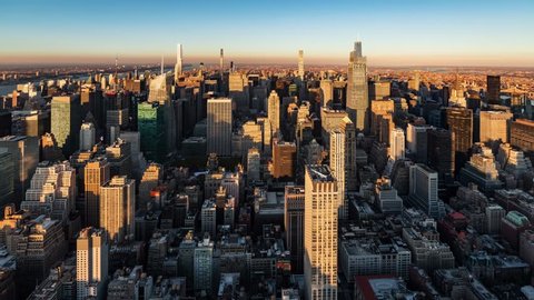 New York City urban buildings timelapsing view from sunset to night Stockvideó