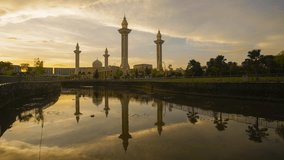 4K Time-lapse of Beautiful mosque during sunset