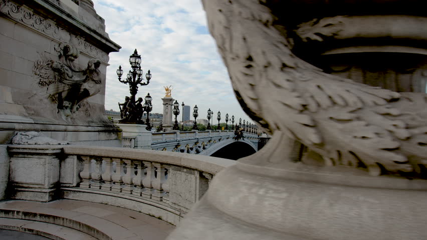 Discover the famous Paris Alexandre III bridge 
