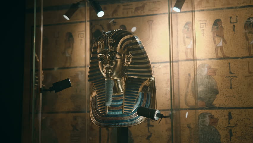 Golden Mask of Tutankhamen. Tutankhamun
