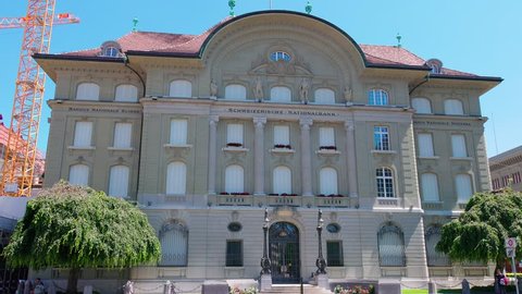 Swiss National Bank in the city of Bern - BERN, SWITZERLAND - JULY 15, 2022 - editiorial videoclip Vídeo Editorial Stock