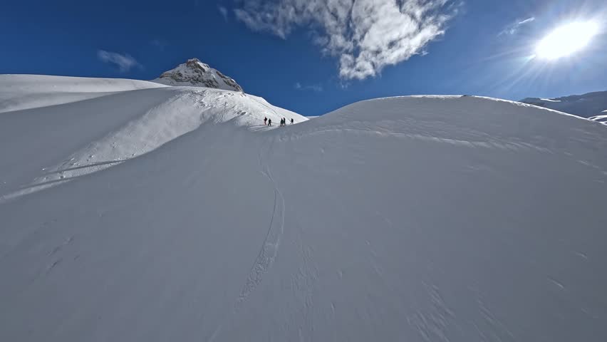 Heliski group snowboard tourists and ski starting freeride extreme sport riding by fresh snow mountain valley aerial view. Skiing snowboarding hobby leisure activity on cliff slope downhill rock 4k Royalty-Free Stock Footage #1099859295