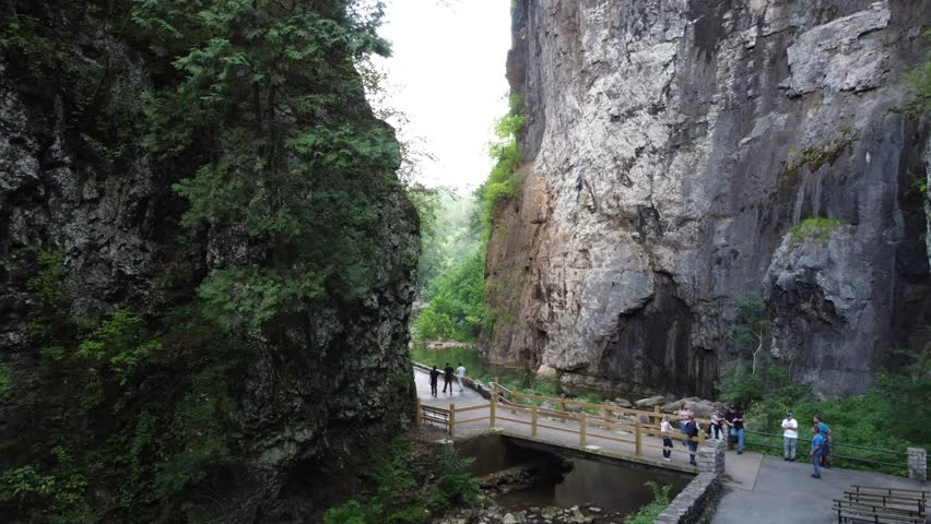 Beautiful Natural Bridge State Park