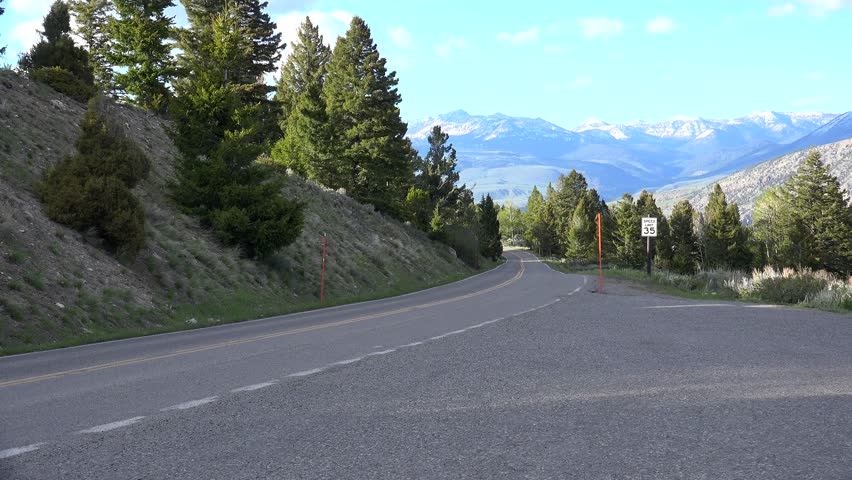 Route 191 (Grand Loop Rd) in Yellowstone National Park. Wyoming, USA